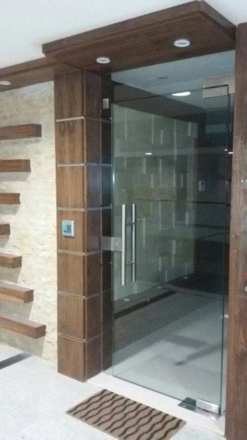 vitrine en verre et cloison 
