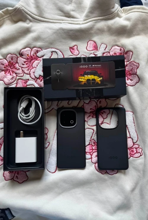 Vivo Iqoo 13 BMW édition