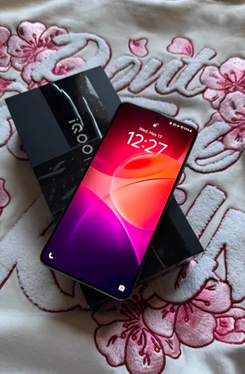 Vivo Iqoo 13 BMW édition