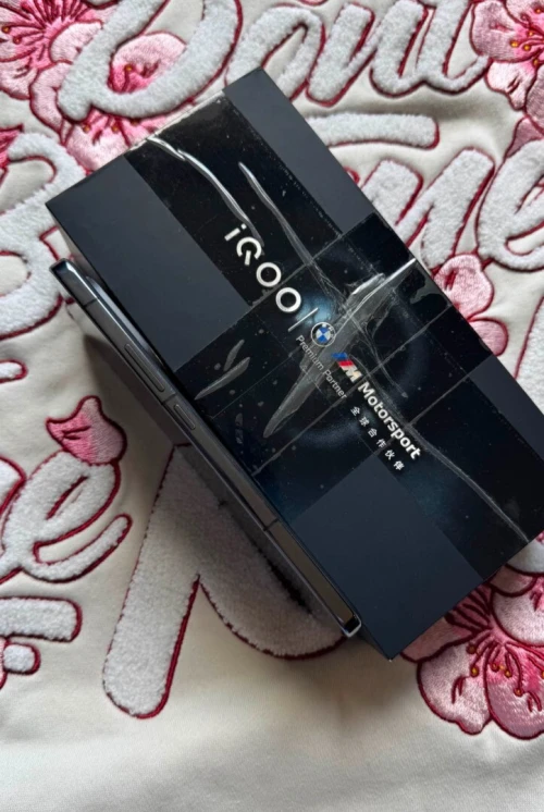 Vivo Iqoo 13 BMW édition