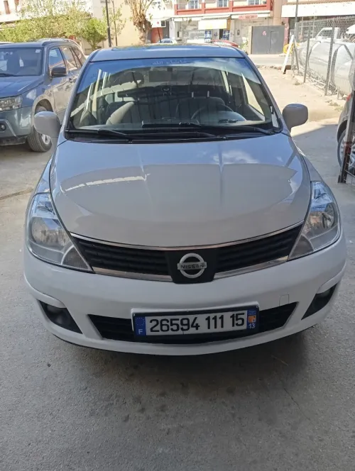 Nissan Tiida 5 portes 2011 Tiida 5 portes