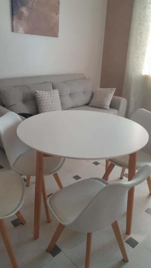 Table scandinave 4 chaises