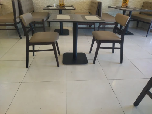 TABLE et Chaises Restaurant /Cafeteria