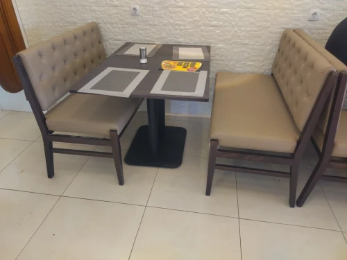 TABLE et Chaises Restaurant /Cafeteria