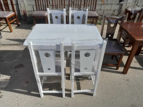 Vente TABLE &Chaises en Bois Rouge Restaurants /Cafétérias /Hôtels /Maisons