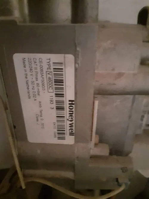 Chaudière (ferroli) 68 KW  معاها حوايجها كامل مزالت راكبة معاها 7 رادياتور سطيف وسط المدينة