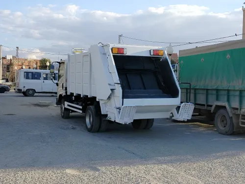 كراء شاحنات جمع و نقل نفايات
