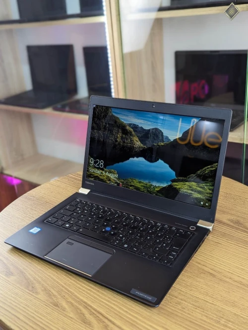 TOSHIBA X40-D i5-7300U 8g/256 fhd tactile SLiM 