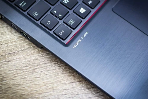 FUJITSU U748 i5-6EM / 8G-256SSD / 14" FHD
