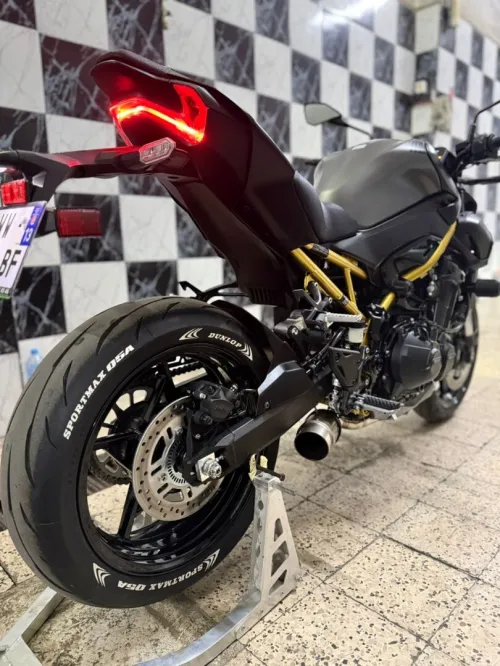 Kawasaki Z900 gold 