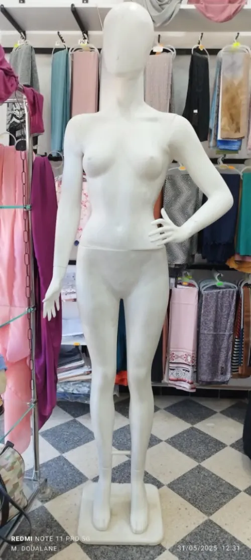 mannequins femmes POSITION مانكا