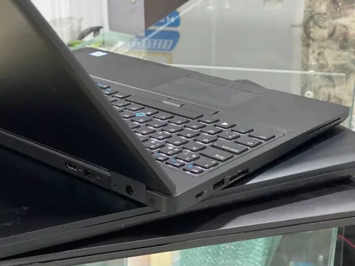 DELL LATITUDE 5590 / INTEL I5 8 EME / 8 G / 256 / 15.6 FHD