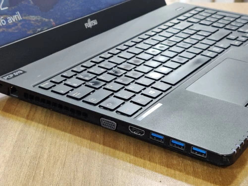 FIJUTSU LIFE BOOK / INTEL I3 6EME /6G / 128 SSD / 15.6