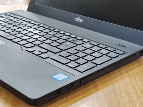 FIJUTSU LIFE BOOK  / INTEL I3 6EME /6G / 128 SSD / 15.6