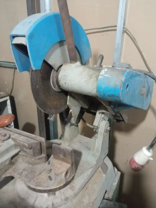 Machine Tronçonneuse tv300