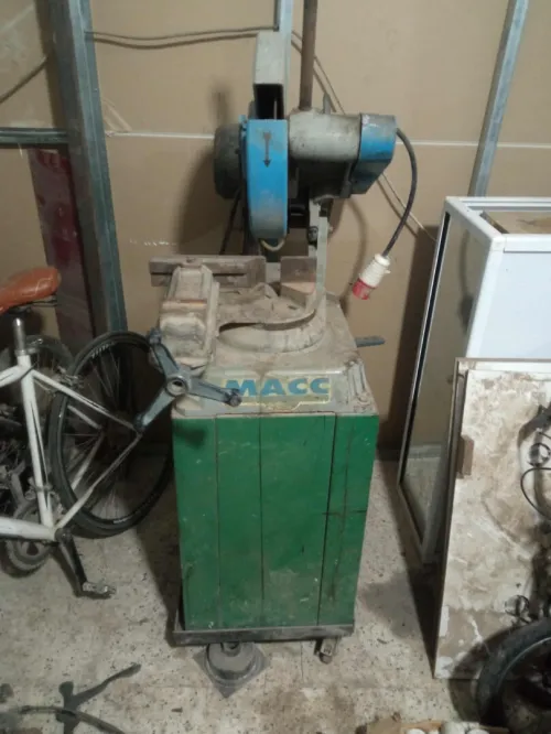 Machine Tronçonneuse tv300