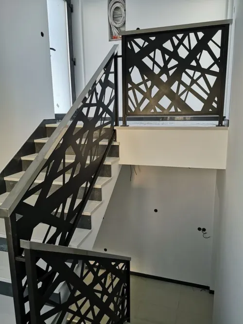 Garde de corps rampes d'escaliers cloture métallique 