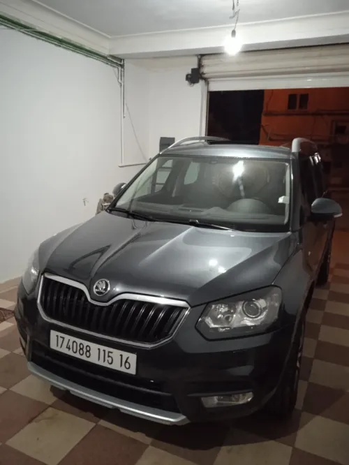 Skoda Yeti 2015 Edition (avec toit panoramique)