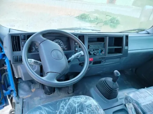 Isuzu Npr 2013