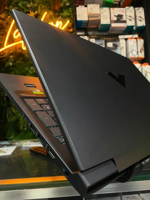 HP VICTUS 16 RYZEN 7 8845HS 32GB DDR5 2000GB NVME 16 FHD 144Hz NVIDIA RTX 4070 8GB