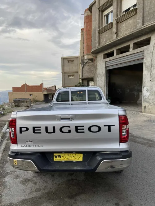 Peugeot Land truk 2022 Land truk