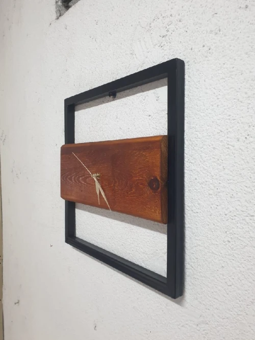 Horloge murale en métal et bois