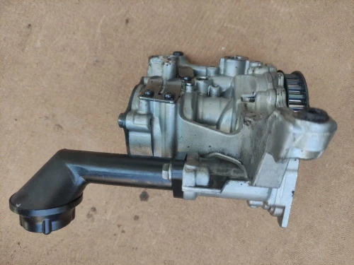 Pompe à l'huile 04L Golf 7 l  مضخة الزيت