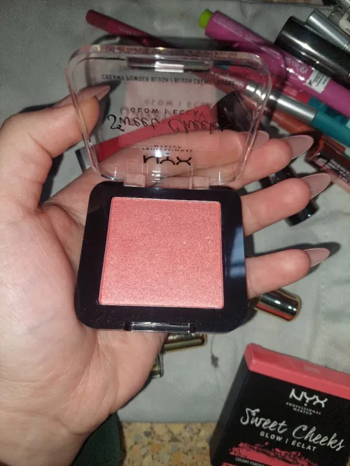 NYX BLUSH HIGHLIGHTER