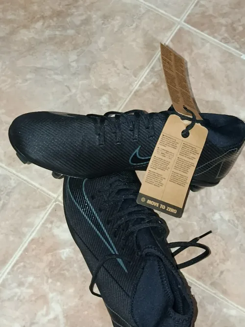 حذاء كرة قدم Nike جديد