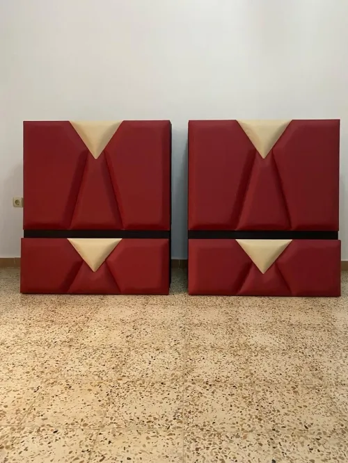 LIQUIDATION / Lit capitonné en bois rouge disponible immédiatement