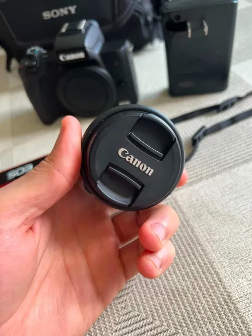 Canon EOS M50 Mark I  COMME NEUF  1000 clics  Objectif 15-45mm + Pack Accessoires