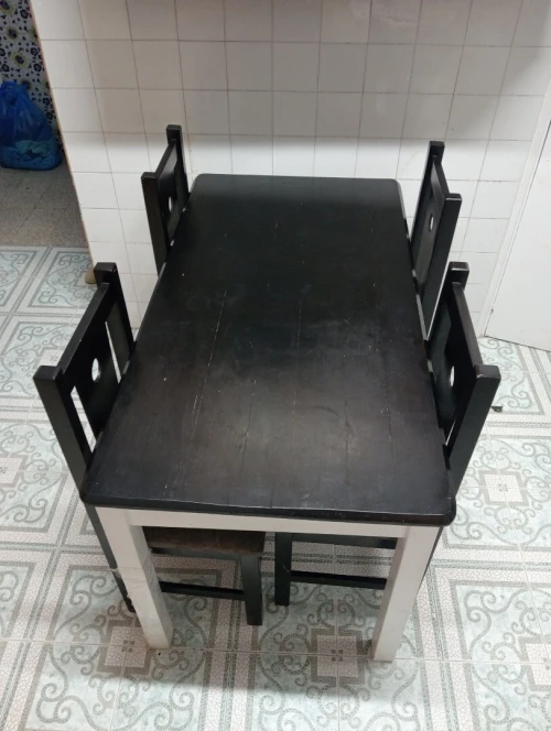 Table et 4 chaises Au bois