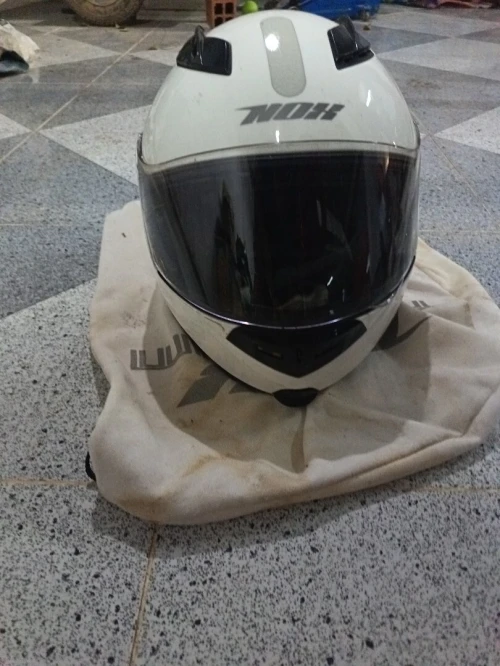 Casque moto NOX ramené de France