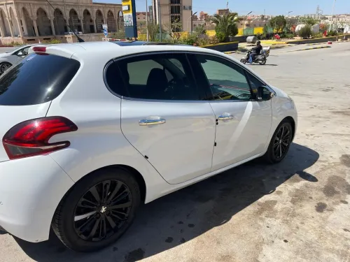 Peugeot 208 2016 Allure Facelift