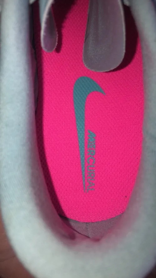 Nike Mercurial (original).   Pointure 39