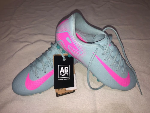 Nike Mercurial (original).   Pointure 39