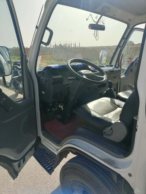 Isuzu Npr léger super jumbo 2013
