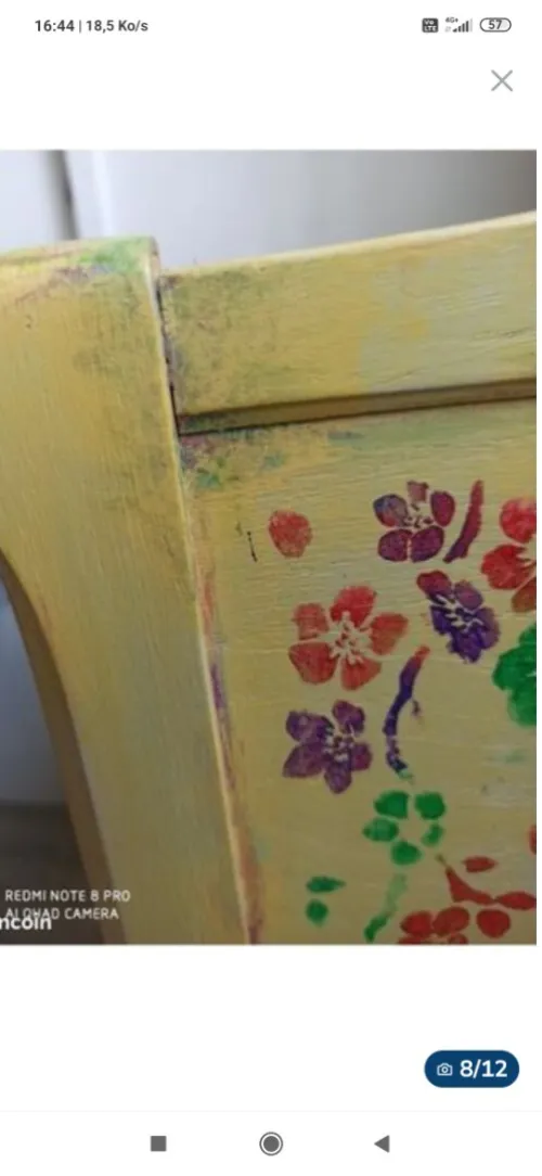 Petit meuble à fleurs effet veilli