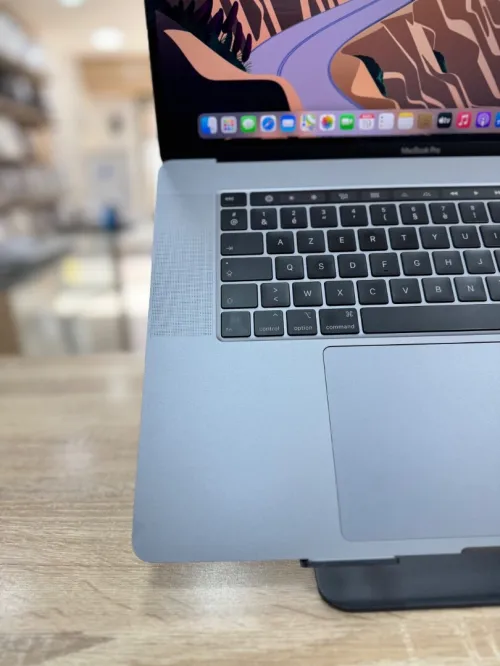 MacBook Pro 16 2019 i7 16GB/512GB Touch Bar