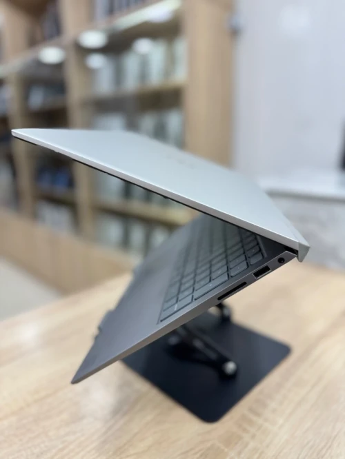 DELL Inspiron 15 5518 15.6 i7-11370H 16GB/512GB