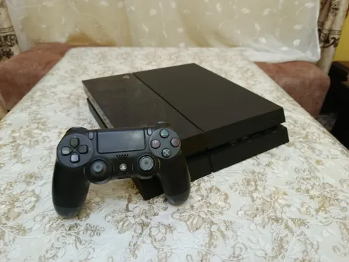 PlayStation 4 Flachée avec 2 manette
