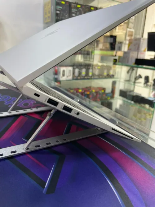 Laptop HP EliteBook 840 G7 + Un Cadeaux