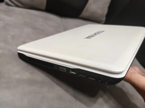 Toshiba satellite i3 6GoRam/SSD128