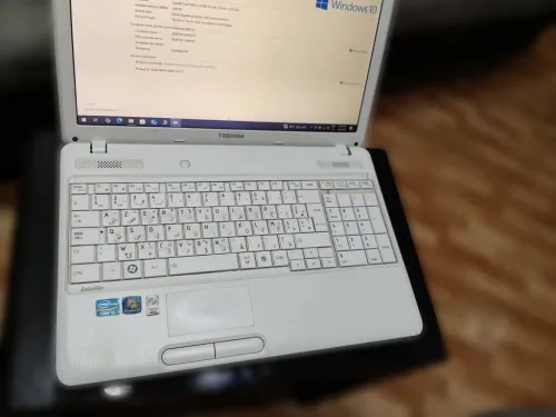 Toshiba satellite i3 6GoRam/SSD128