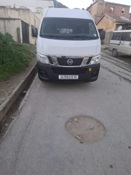 Nissan Urvan 2015