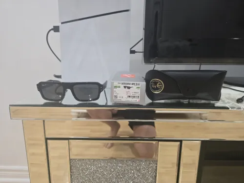 Lunette Solaire originale Rayban + parfums Canada