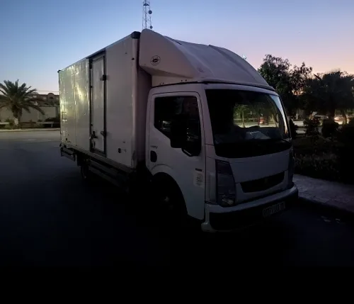 Renault Maxity 2012