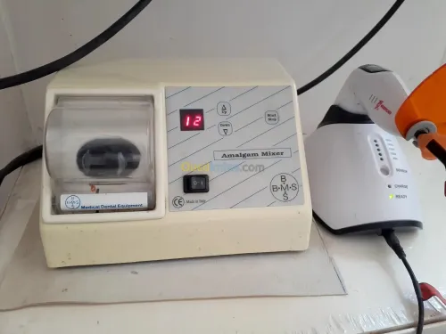 Matériel dentaire, moteur suspendu, lampe uv , amalgamateur