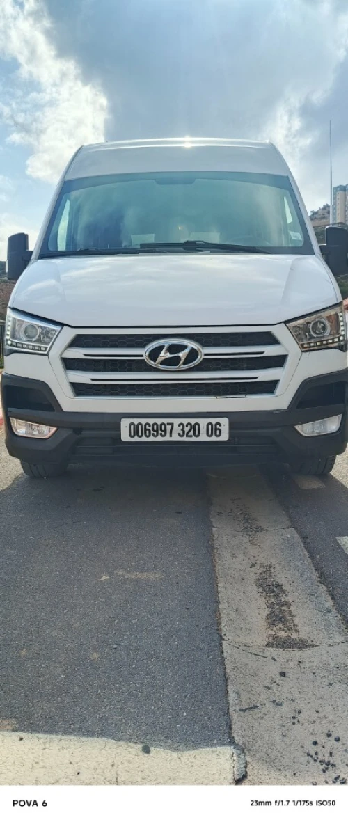 Hyundai H350 