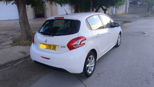 Peugeot 208 2015 Active Facelift